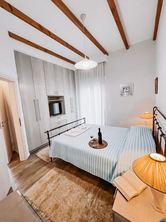 Postel nebo postele na pokoji v ubytování Galini Studios Paralia Platanou