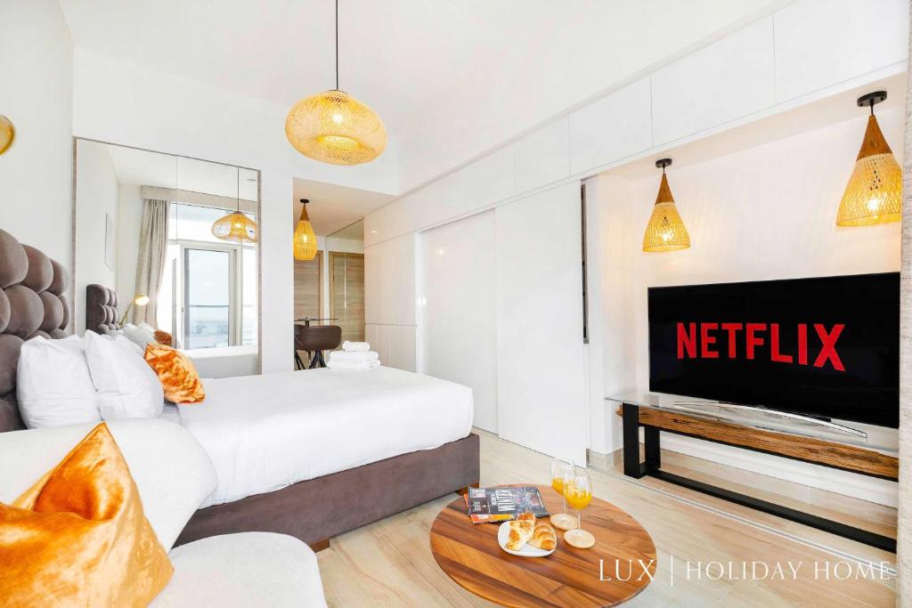 LUX – The Modern Marina Suite 2