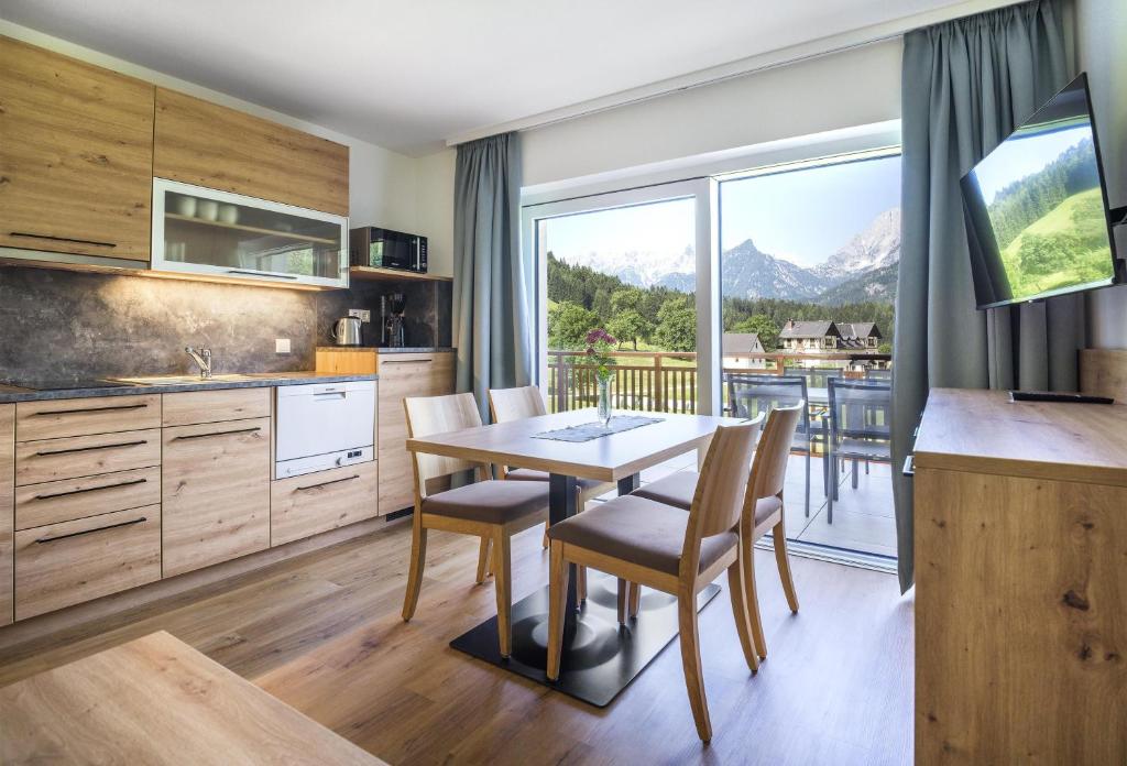 Nespecifikovaný výhled na hory nebo výhled na hory při pohledu z hotelu