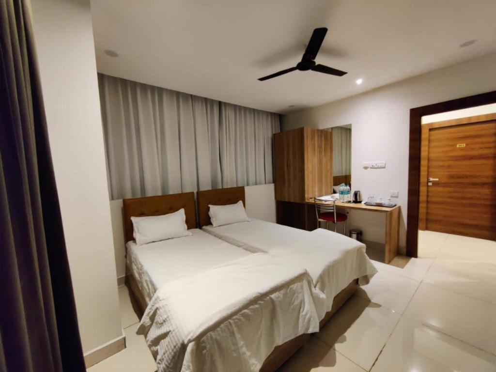 Hotel Hibiscus Tree- Bachupally - Deluxe Twin Room
