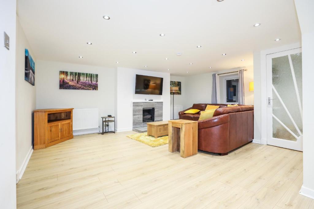 MySTAYINN Tomnahurich 3 Bedroom House