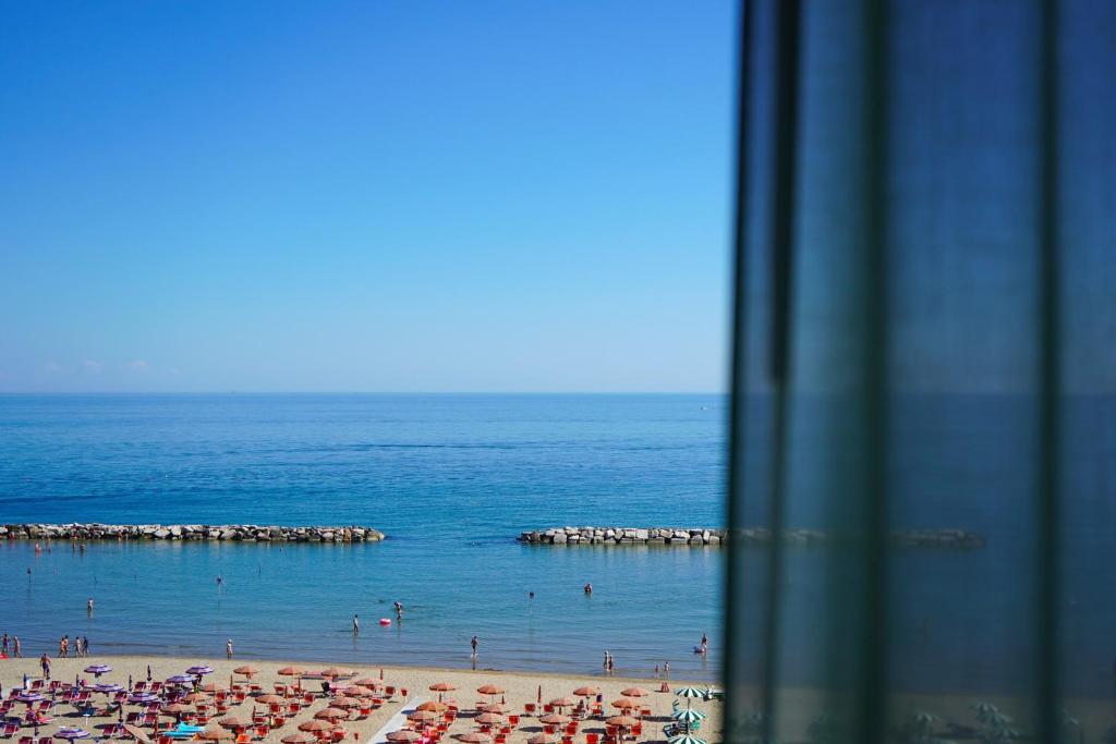 Nespecifikovaný výhled na moře nebo výhled na moře při pohledu z hotelu
