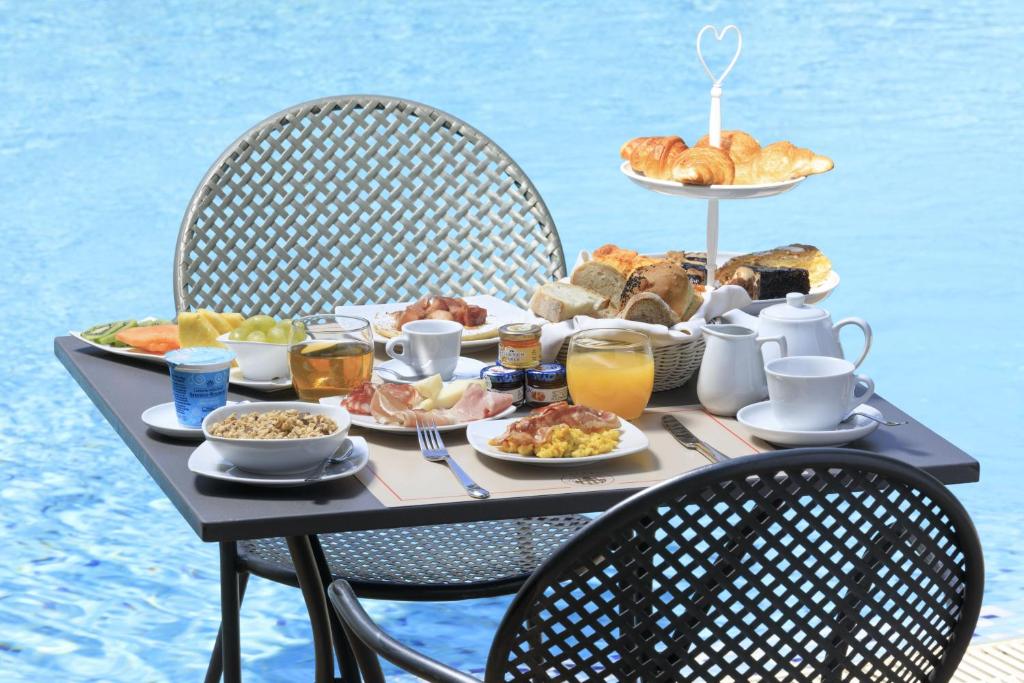 a table with breakfast food on it next to the water at Grand Hotel Gianicolo in Rome