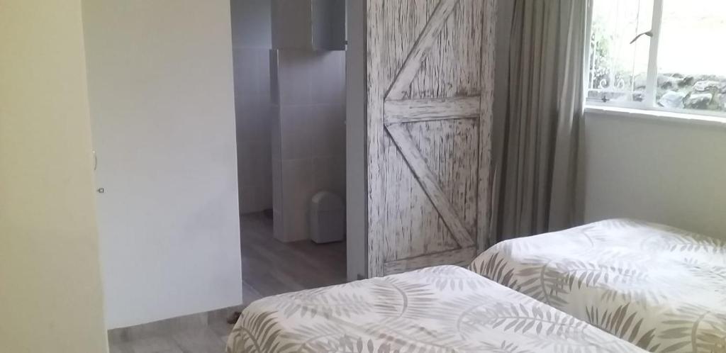 Postel nebo postele na pokoji v ubytování Bergview Chalet, Cathkin