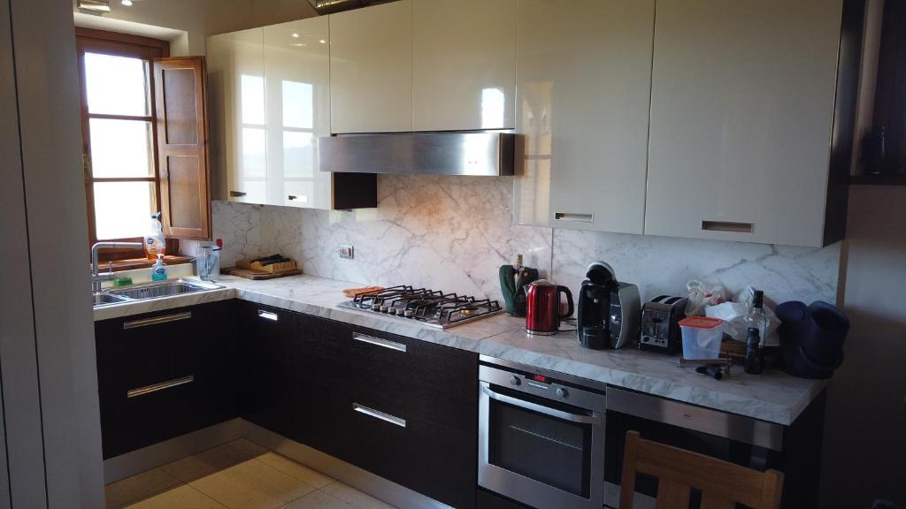 A kitchen or kitchenette at Podere Le Volpaie, Volterra, Tuscany