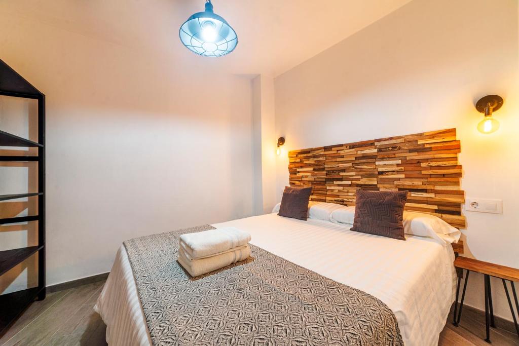 A bed or beds in a room at Alohamundi Molino