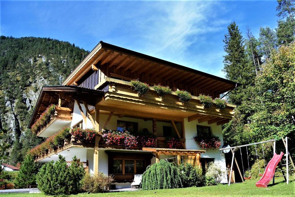 Nespecifikovaný výhled na hory nebo výhled na hory při pohledu z apartmánu