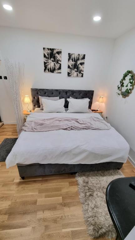 Posteľ alebo postele v izbe v ubytovaní PLACE 4 U Studio Center