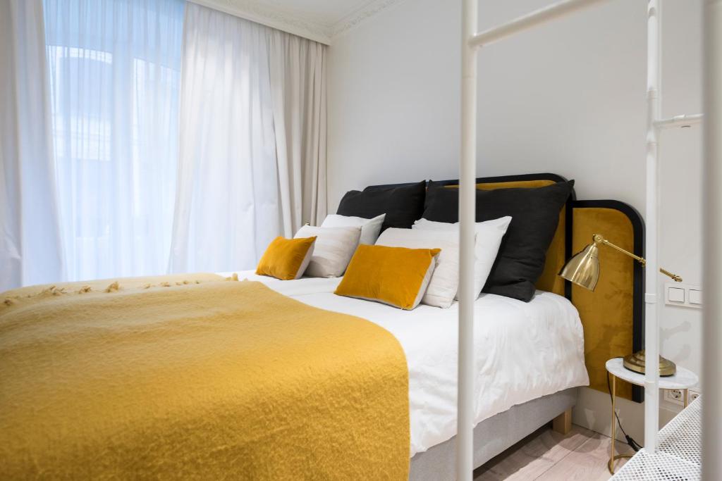 Posteľ alebo postele v izbe v ubytovaní Brand New I Beachfront I 3 min Old Town ANVERS