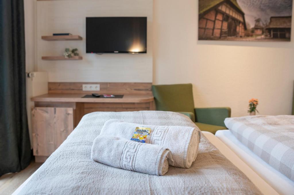 Postel nebo postele na pokoji v ubytování Hotel Am Deich