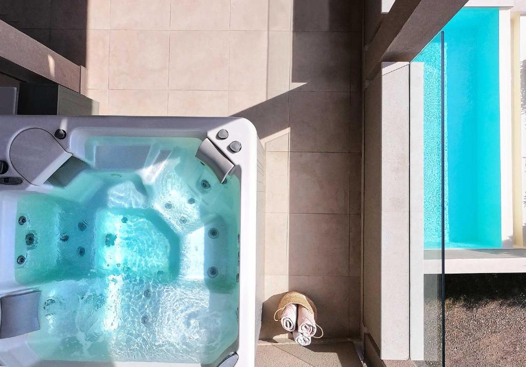 A bathroom at Cavo Delea Villas & Suites