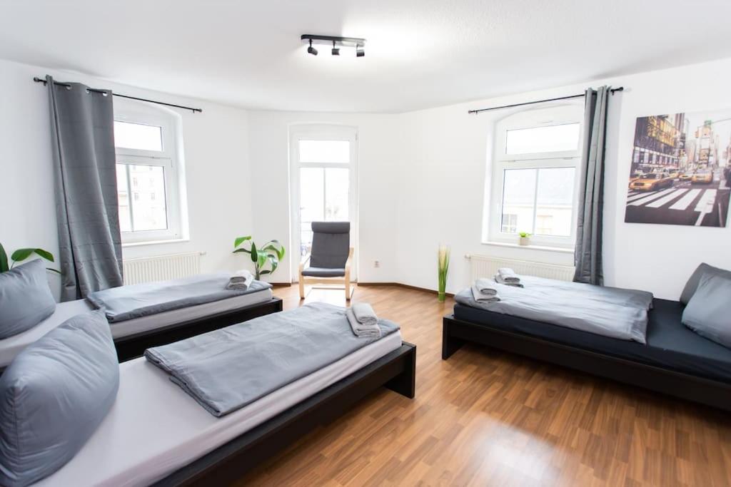 Schicke Wohnung mit 3 Schlafzimmern, vollausgestatteter Küche & Bad -  Bettwäsche, Handtücher und WiFi inklusive (Deutschland Chemnitz) -  Booking.com