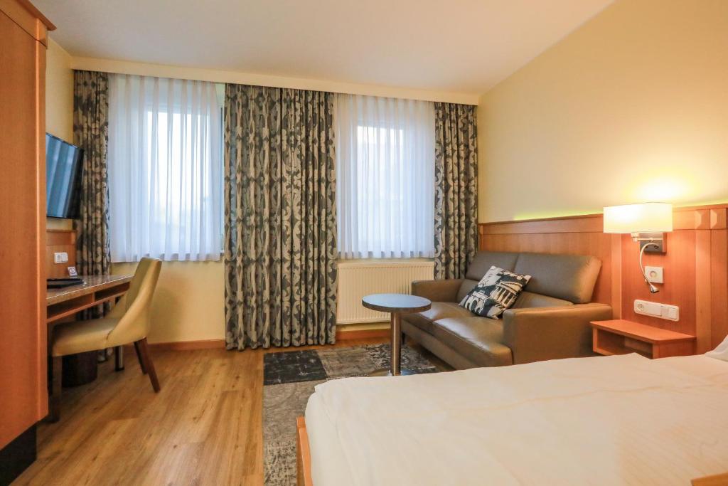 Postel nebo postele na pokoji v ubytování Apartment Hotel KRAL - BUSINESS HOTEL & SERVICED APARTMENTS