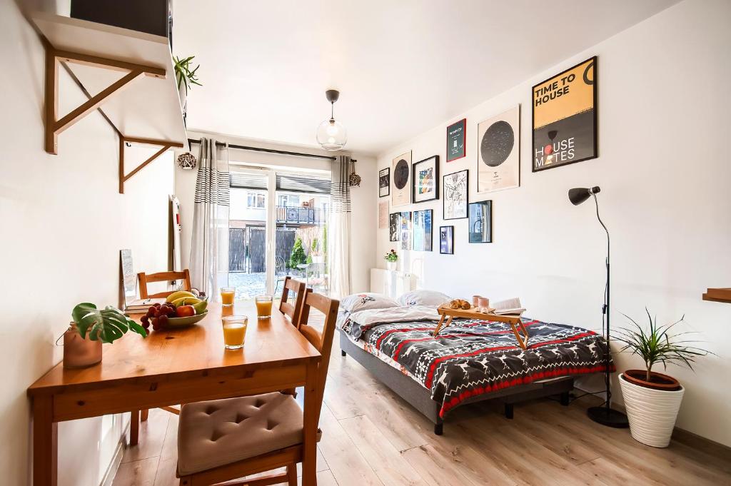 Urocze mieszkanie z ogródkiem i bezpłatny parking - 16