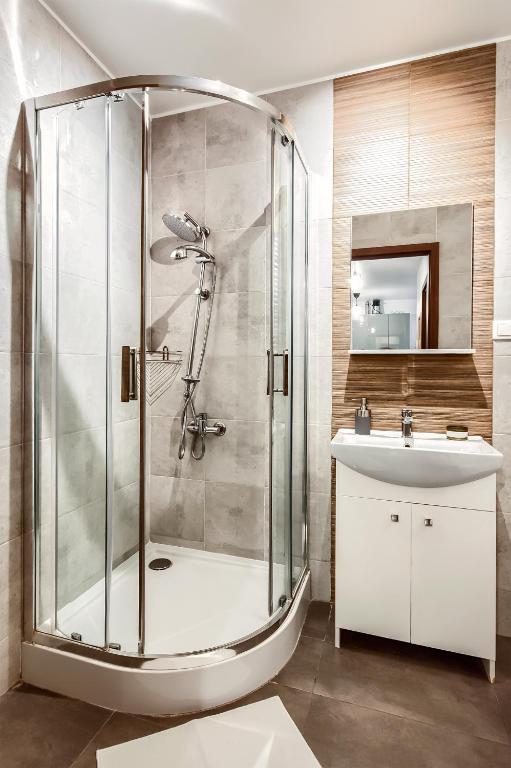 Urocze mieszkanie z ogródkiem i bezpłatny parking - 17