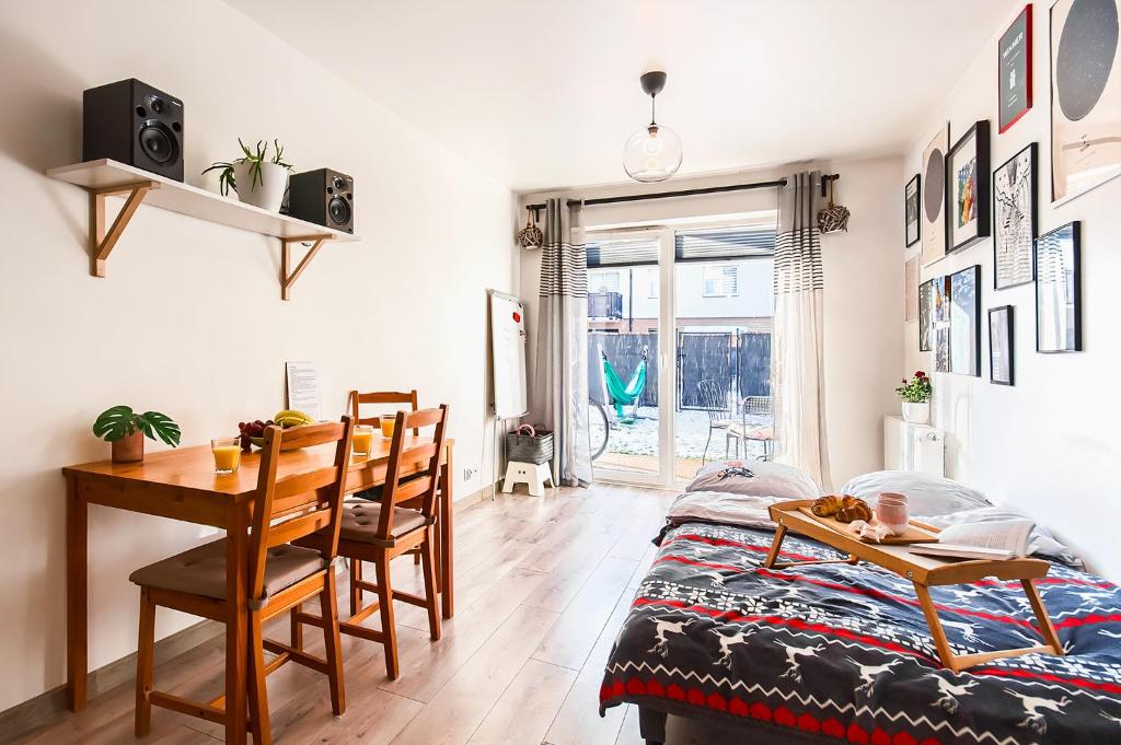 Urocze mieszkanie z ogródkiem i bezpłatny parking - 18