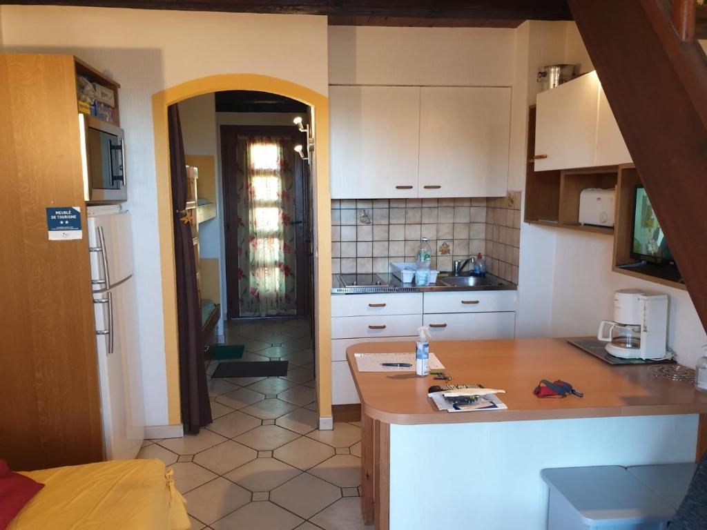 a kitchen with a table and a counter top at Studio Mezzanine vue port et mer in La Londe-les-Maures