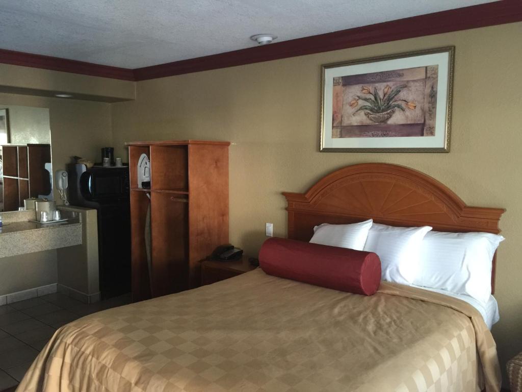 Thunderbird Lodge - Standard Queen Room