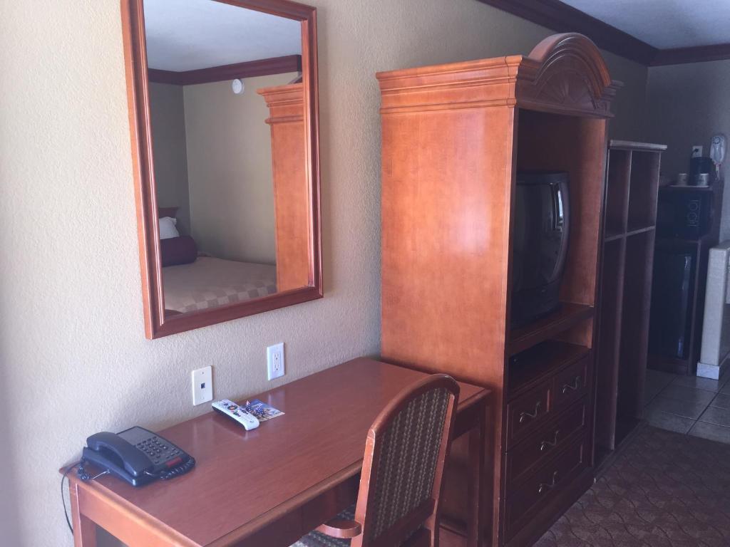 Thunderbird Lodge - Standard King Room