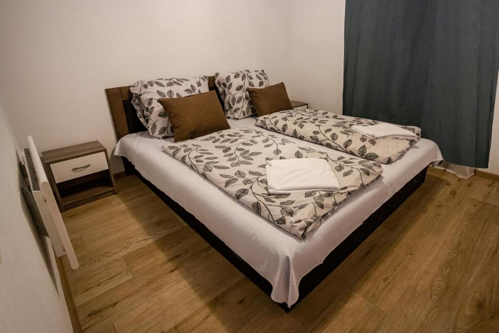 Кровать или кровати в номере Halfarock Üdülőház