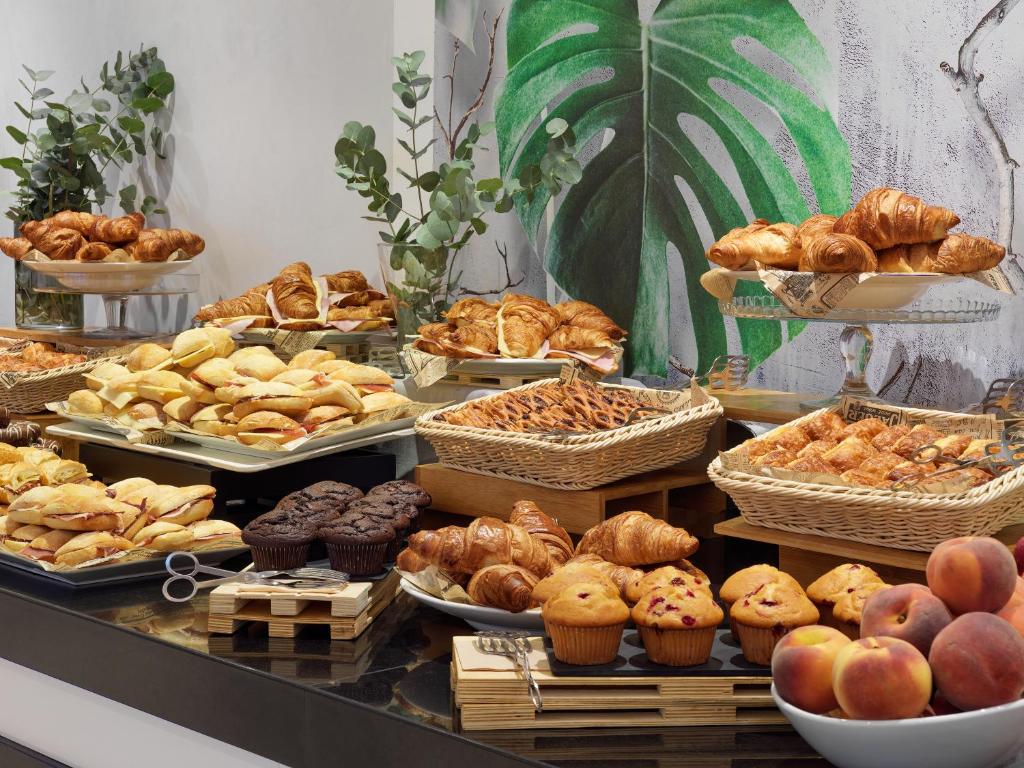 a buffet of pastries and breads and other baked goods at Hotel Saratoga in Palma de Mallorca