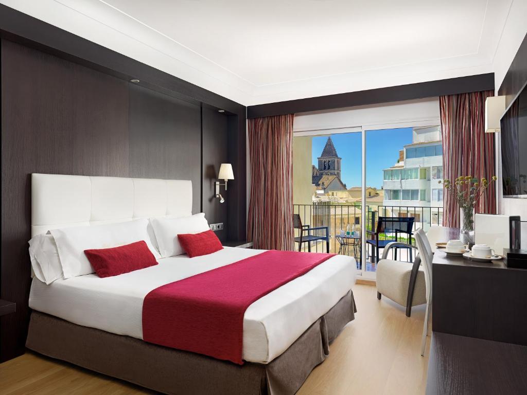 a hotel room with a bed and a balcony at Hotel Saratoga in Palma de Mallorca