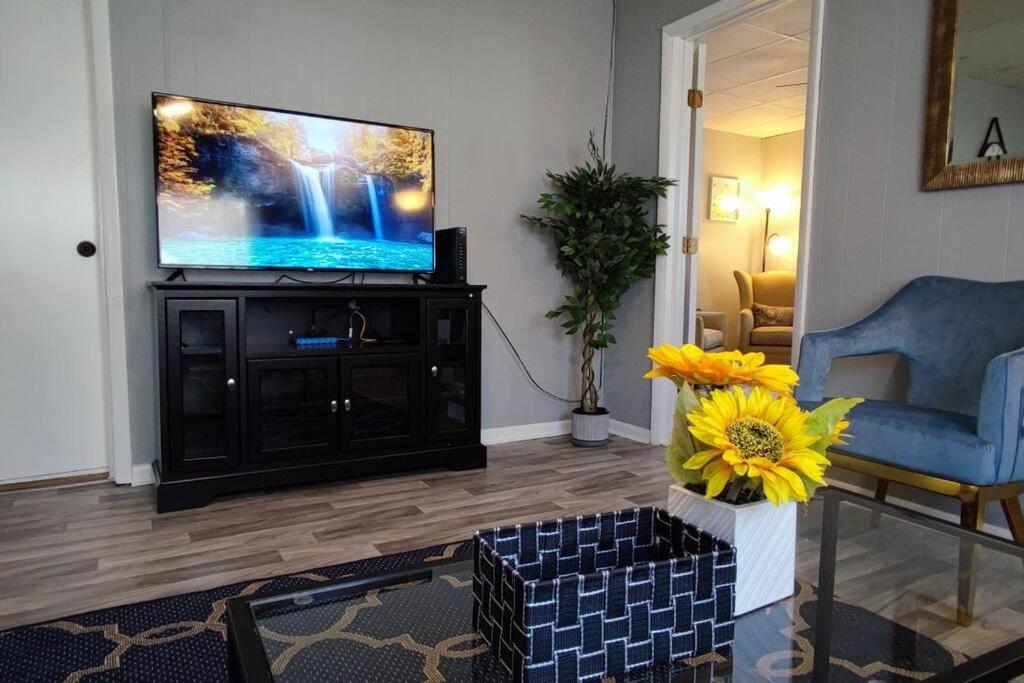 Perfect Combo of Charm & Comfort- 2Bedroom Home - Housity