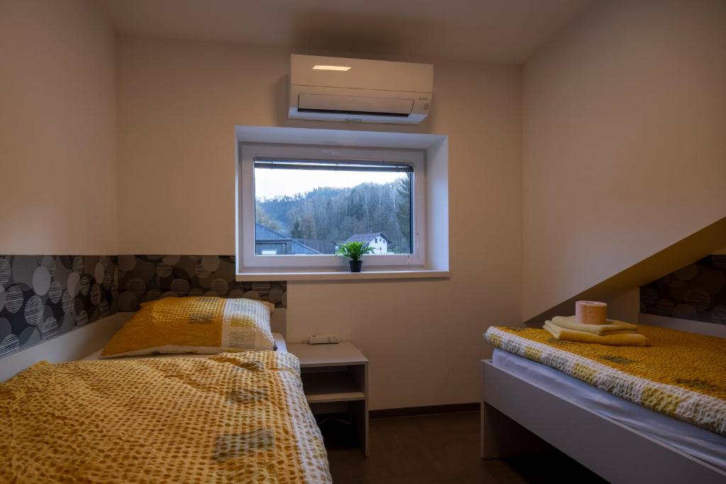Postel nebo postele na pokoji v ubytování Hostel Limaks Celje
