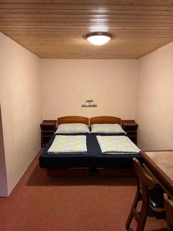 Postel nebo postele na pokoji v ubytování Kamenný Mlýn