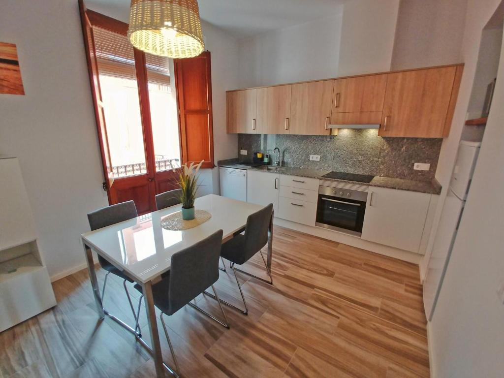 Kuchyňa alebo kuchynka v ubytovaní Piso Allada 2 Ref 1196