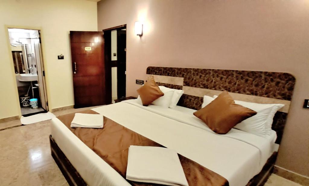 Postel nebo postele na pokoji v ubytování IHotels Yercaud