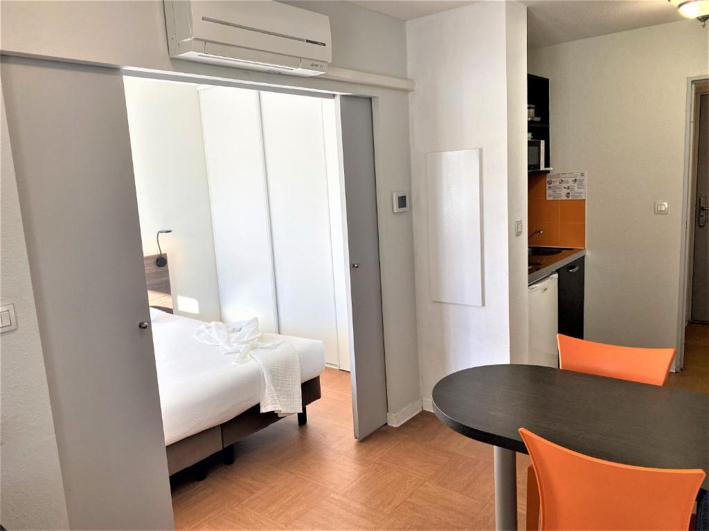 ApartHotel Sainte-Marthe - Superior Apartment (1-2 Adults)