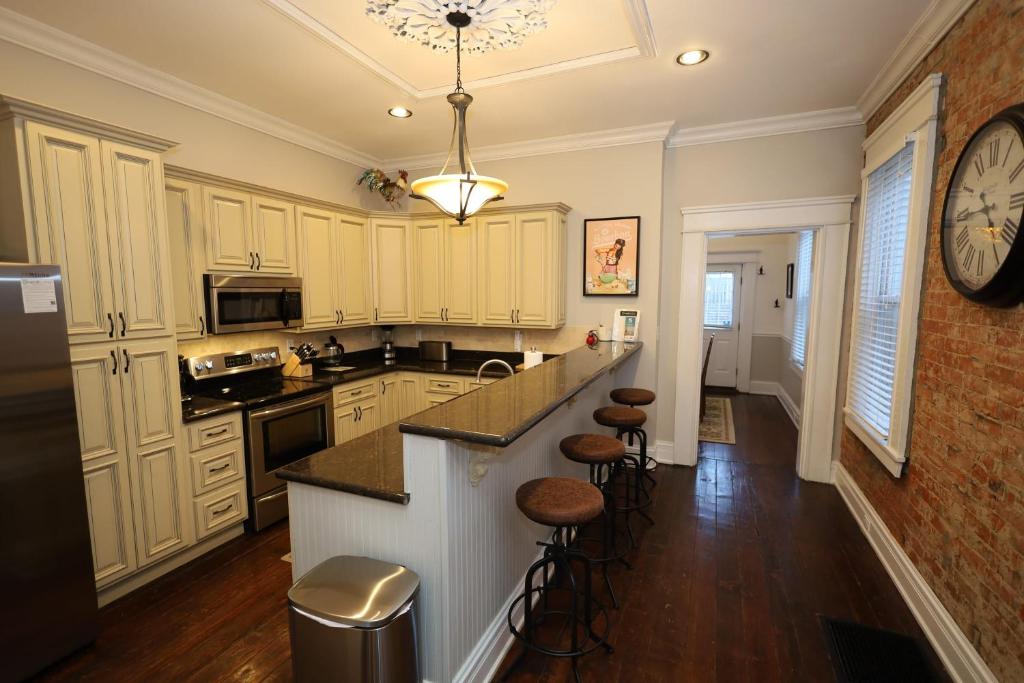 Captains Quarters - Covingtons Classic Home away from Home