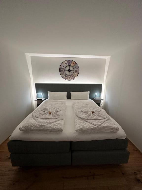 Postel nebo postele na pokoji v ubytování Das Fischer Boardinghouse KF