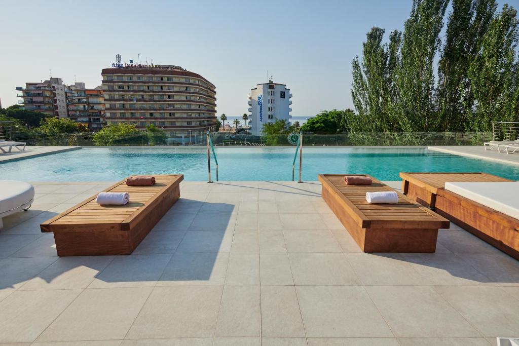 DWO Sirius - Adults Only, Santa Susanna – Bijgewerkte prijzen ...
