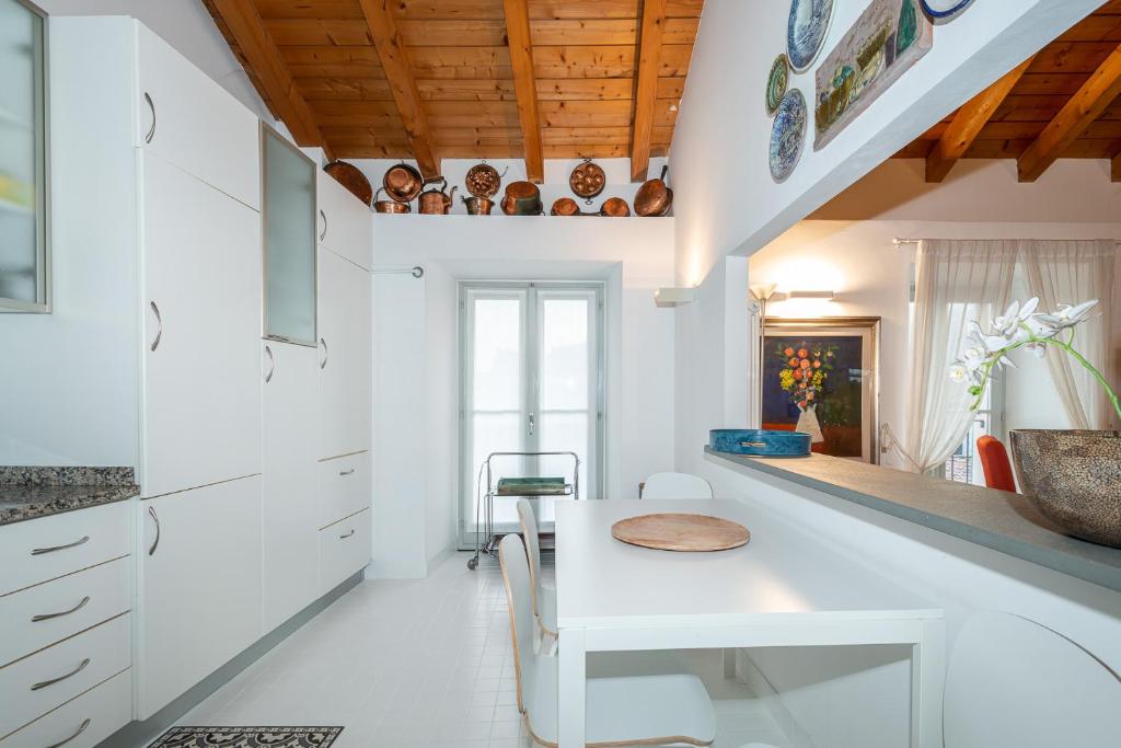 Fotografie z fotogalerie ubytování A Casa Nuccia Mansarda by Holiday Solutions v destinaci Como