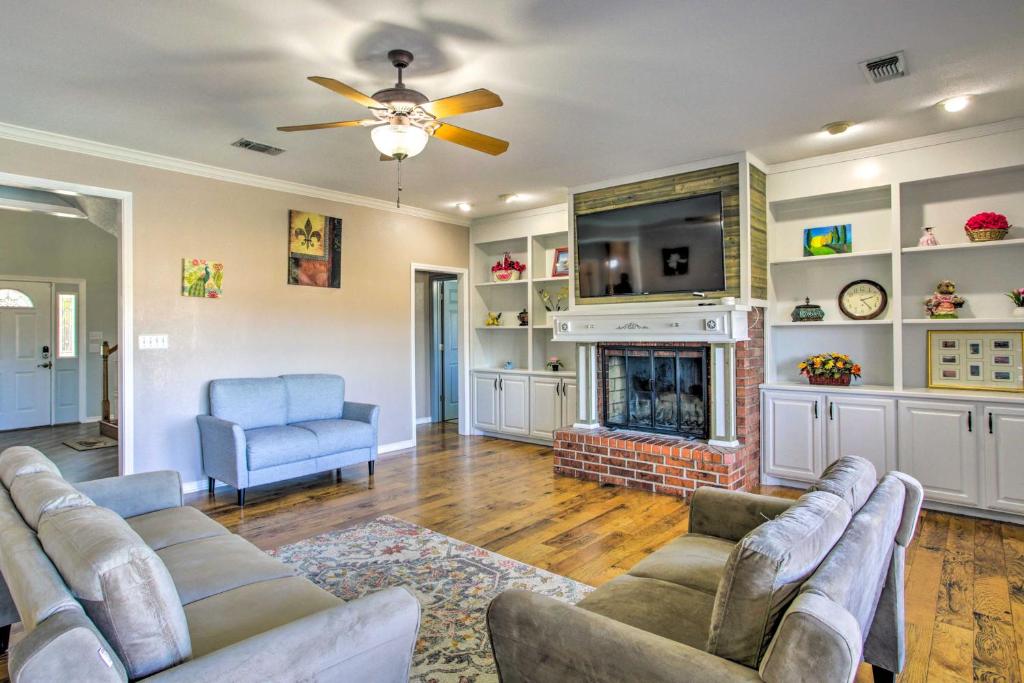 Sherman Villa Private Pool and Hot Tub!, Sherman (updated prices 2024)