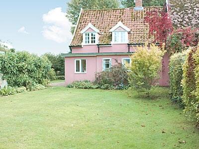 Oaklawn Cottage in Eye, Suffolk, England