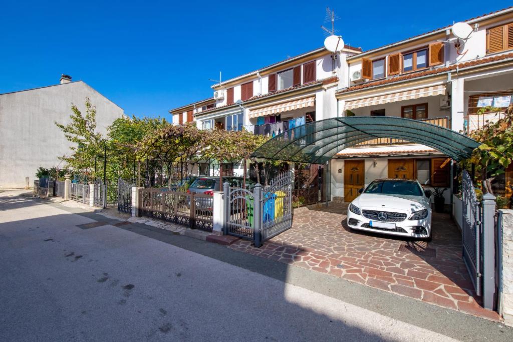 Budova, v ktorej sa apartmán nachádza