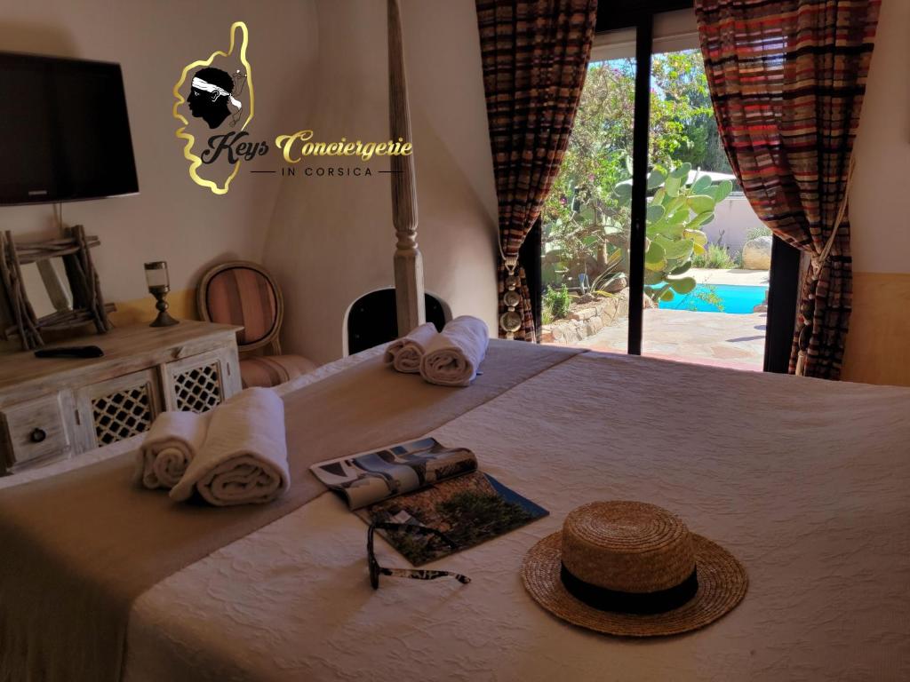 Posteľ alebo postele v izbe v ubytovaní Casa Salya 8 pers Piscine privée Chauffée San Cipriano