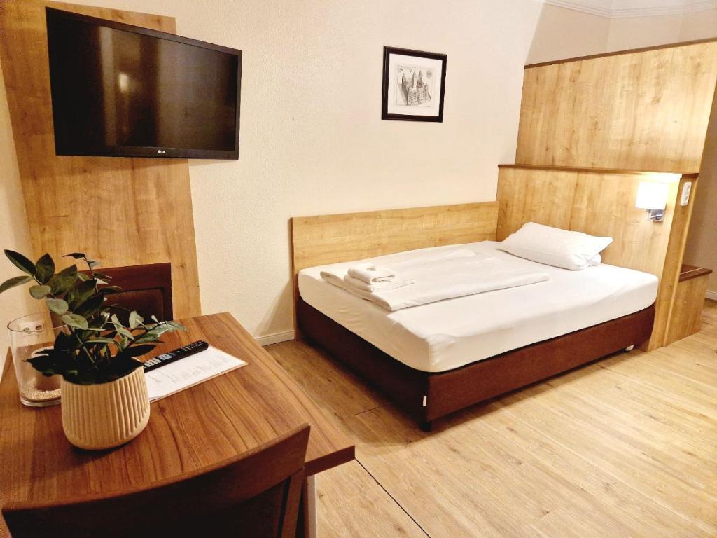 Hofgarten Apartments - Studio Apartment (1 Adult)