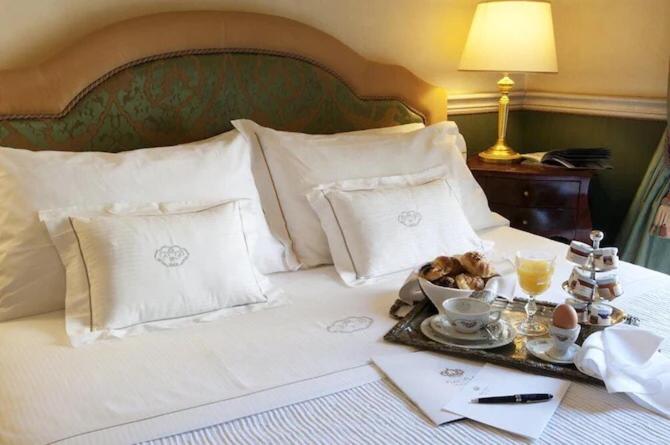Postel nebo postele na pokoji v ubytování Petit Palais Hotel De Charme