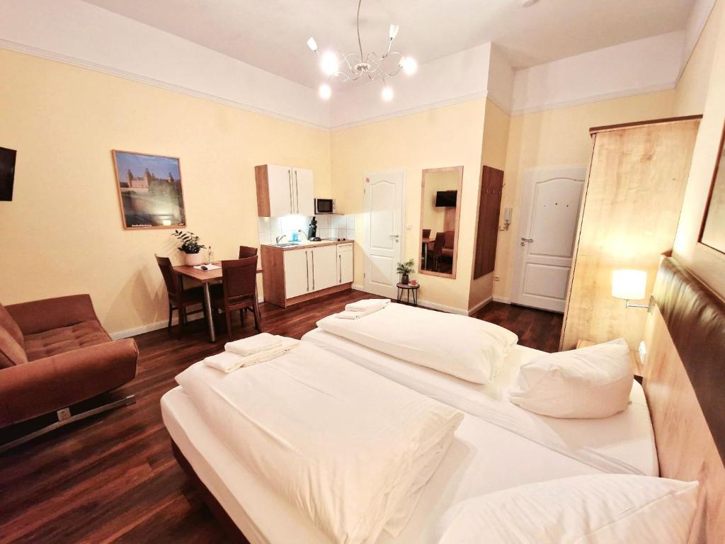 Hofgarten Apartments - Studio Apartment (2 Adults)