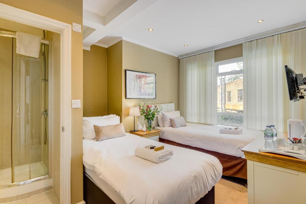 Postel nebo postele na pokoji v ubytování 1 Lexham Gardens Hotel