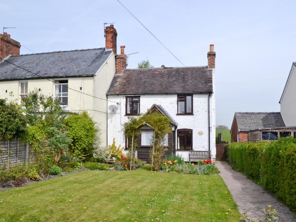 Honeysuckle Cottage in Minsterley, Shropshire, England