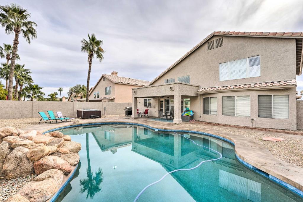 een zwembad voor een huis bij Glendale Getaway Pool, Hot Tub and Ping-Pong Table! in Phoenix