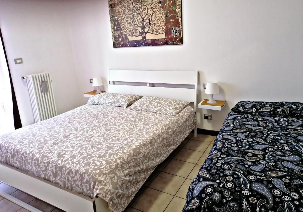 Appartamento Viserba mare/fiera 객실 침대
