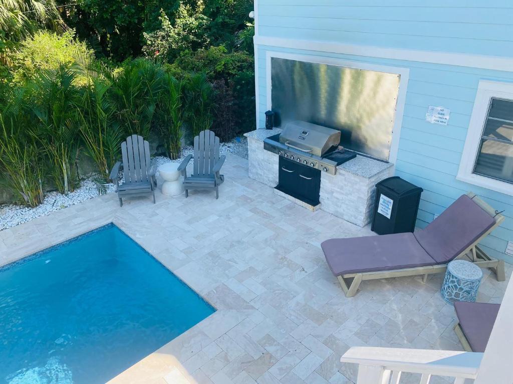 Pass-A-Grille Key West Style Compound Pool BBQ, St. Pete Beach (updated  prices 2026), image size:1024x768