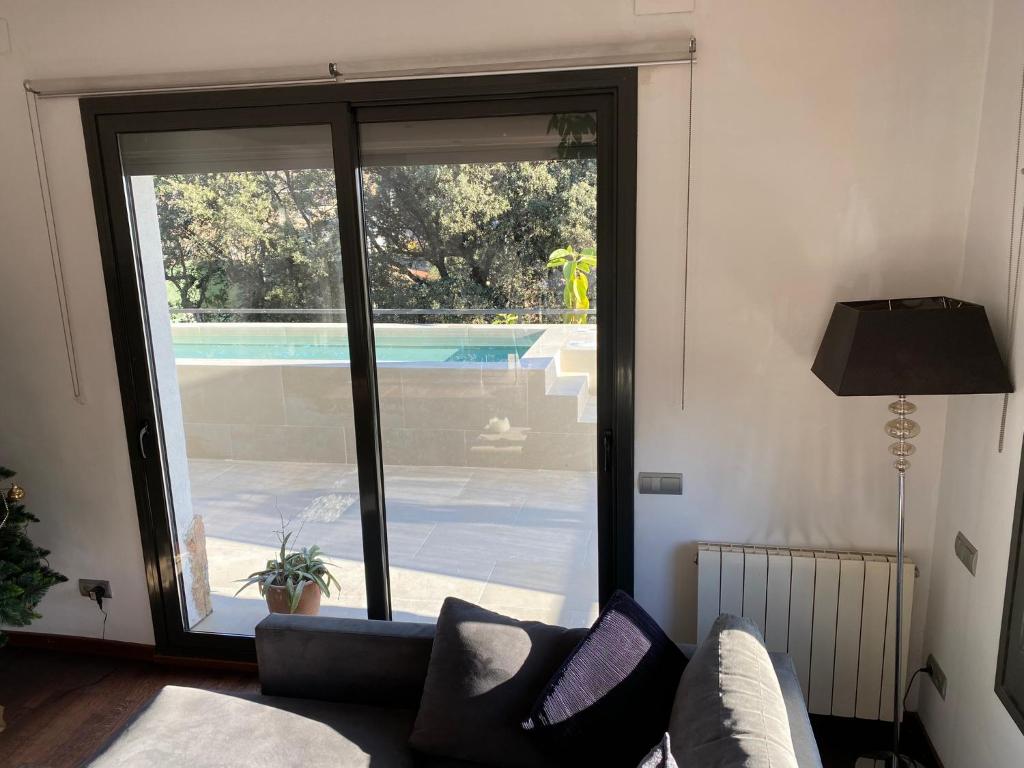Posezení v ubytování Villa Burriac with Private Pool, Costa Maresme, 20 minutes from Barcelona