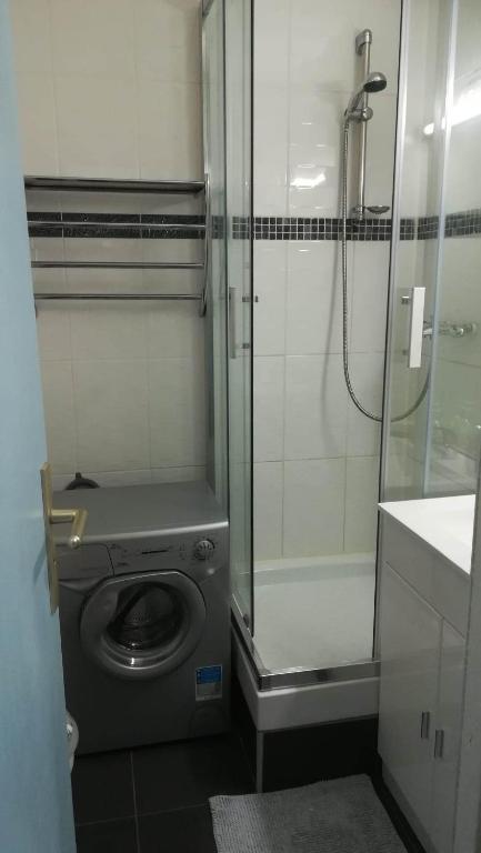 Fotografia z galérie ubytovania Beau studio cabine avec balcon, vue piscine, parking privé, climatisation, solarium, laverie v destinácii Cap d'Agde